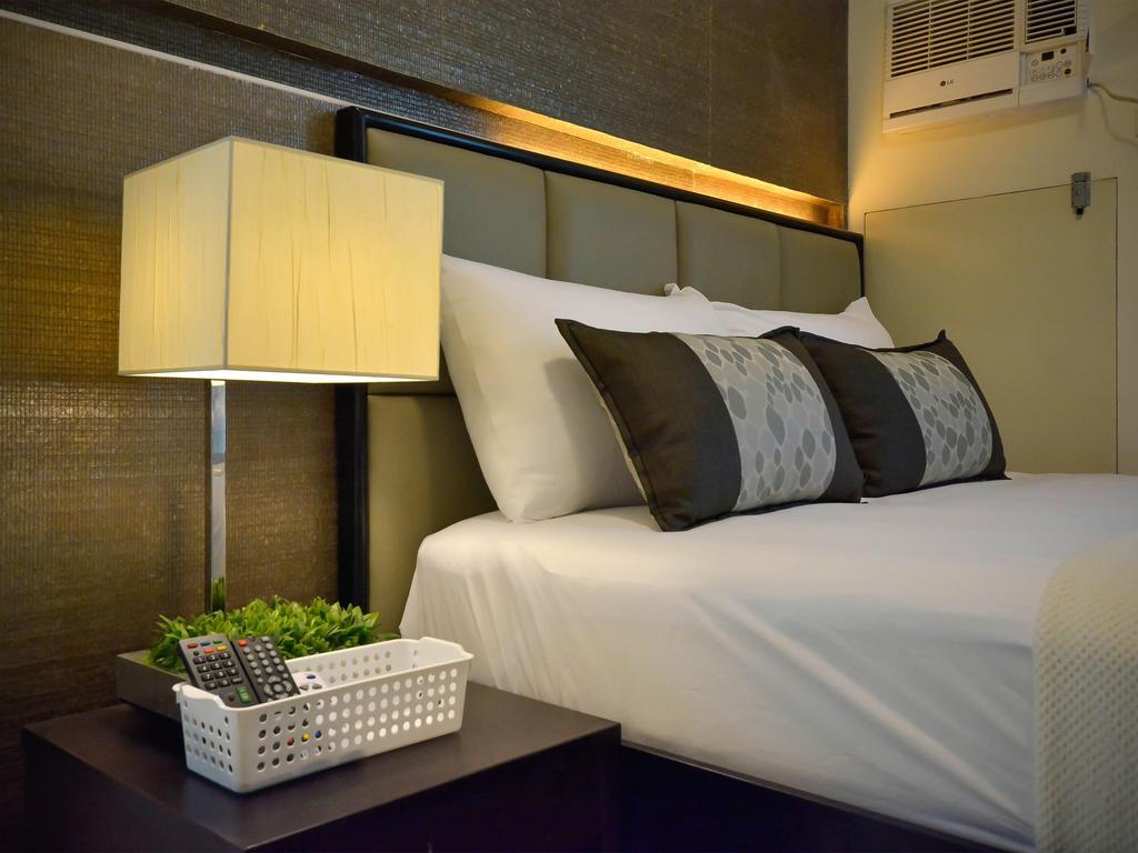 Currency Serviced Suites Manila Exteriör bild