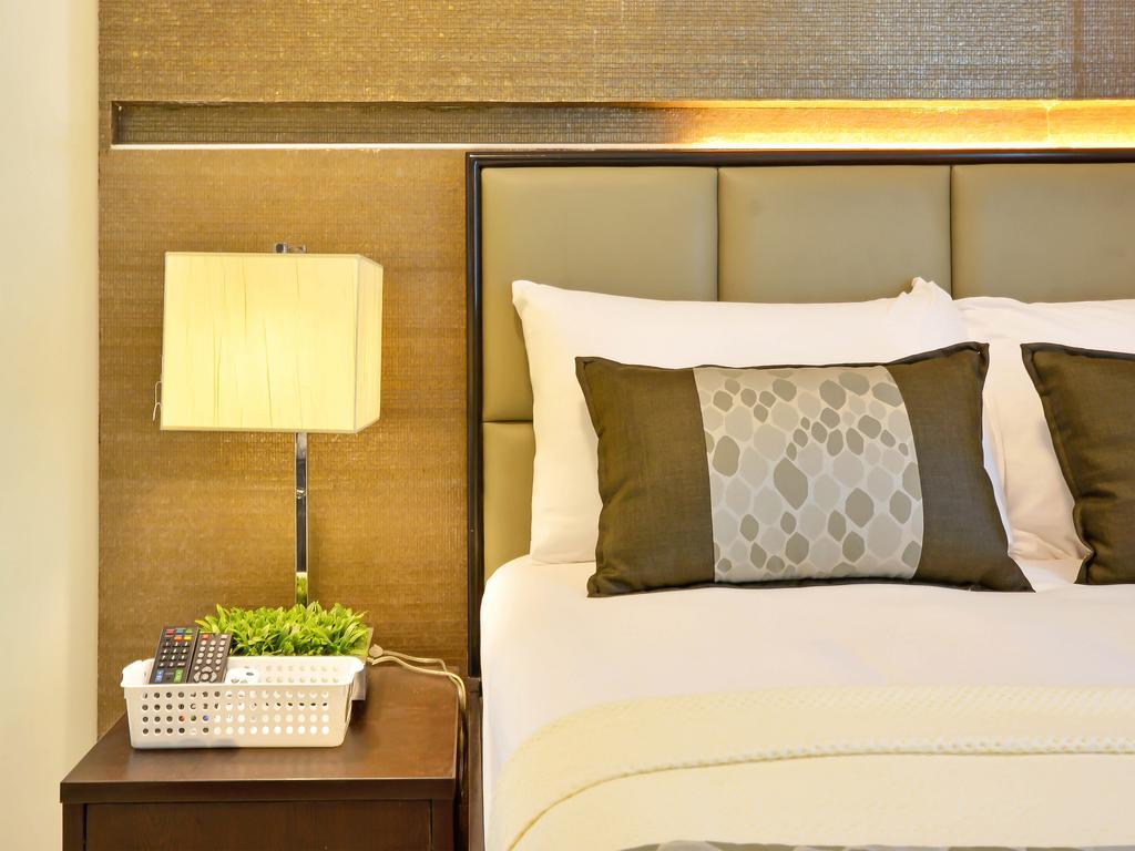 Currency Serviced Suites Manila Exteriör bild