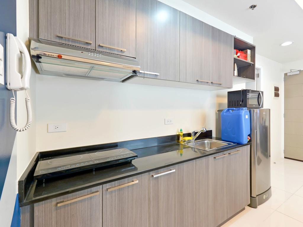 Currency Serviced Suites Manila Exteriör bild