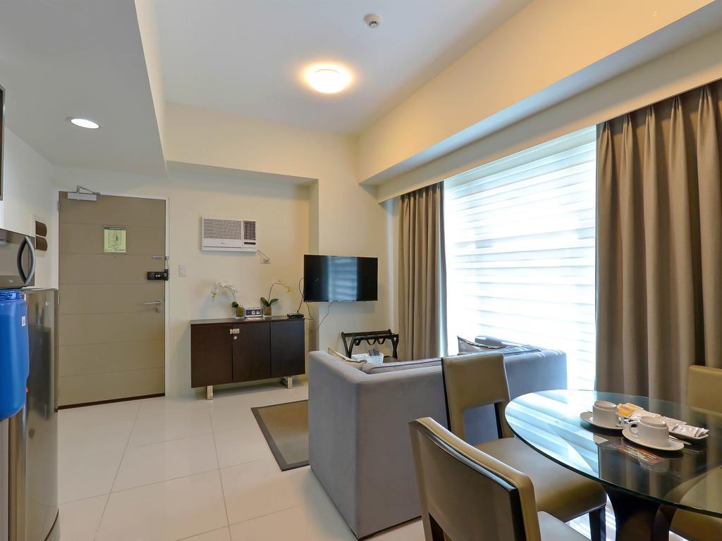 Currency Serviced Suites Manila Exteriör bild