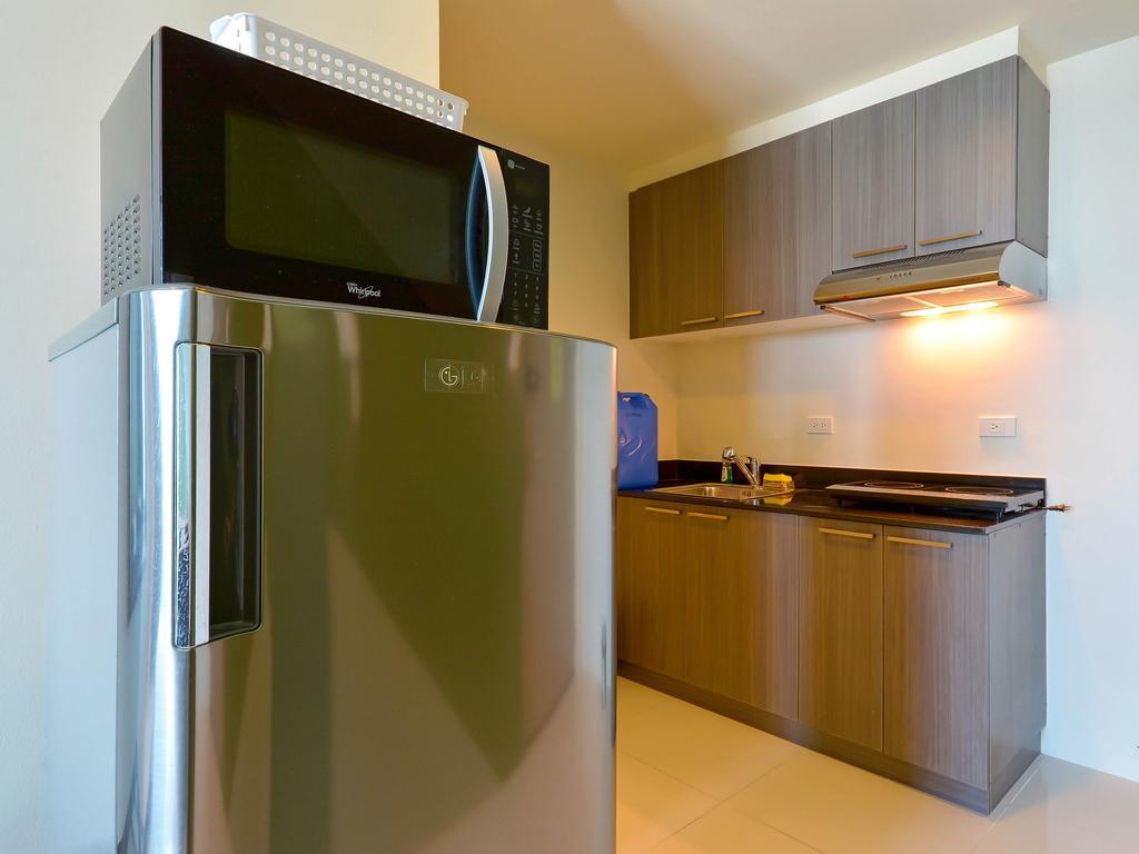 Currency Serviced Suites Manila Exteriör bild