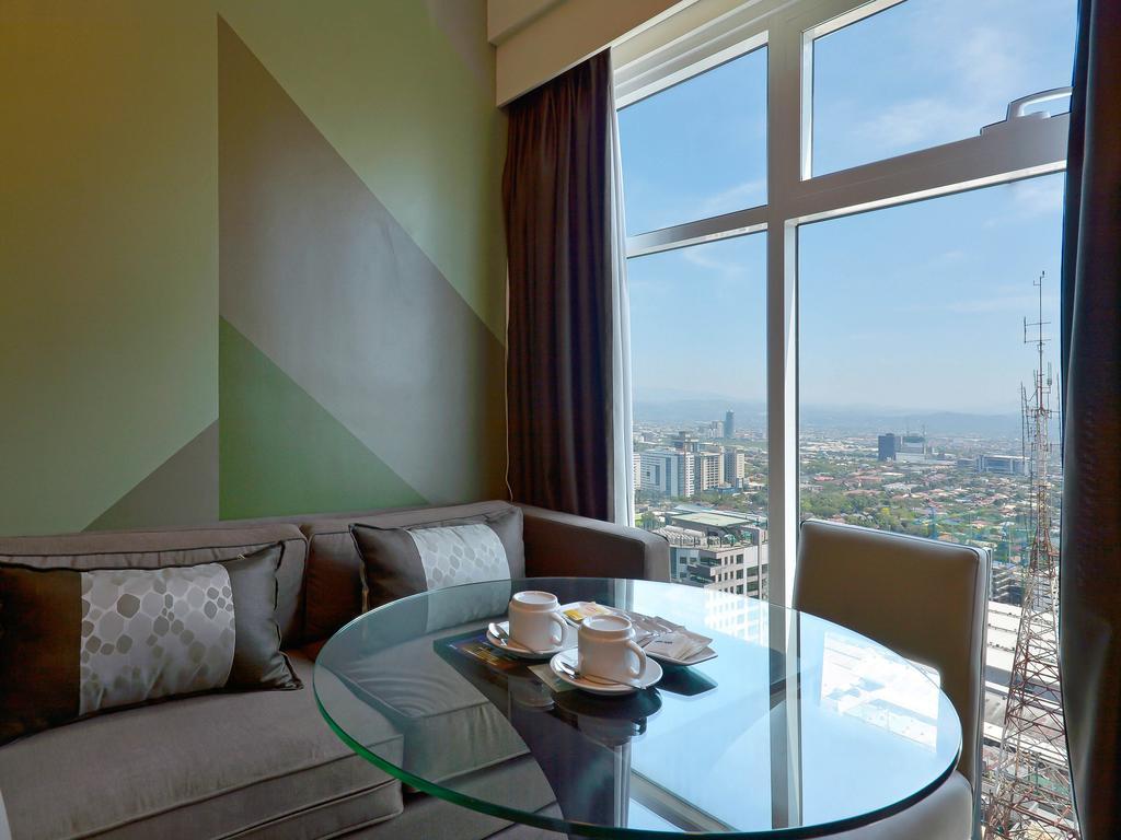 Currency Serviced Suites Manila Exteriör bild