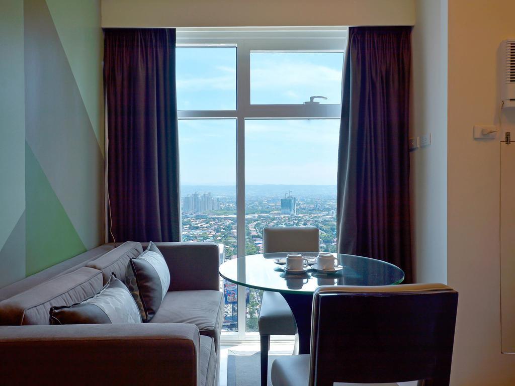 Currency Serviced Suites Manila Exteriör bild