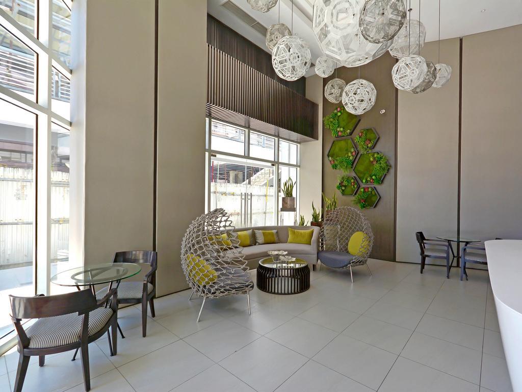 Currency Serviced Suites Manila Exteriör bild