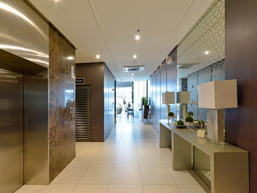 Currency Serviced Suites Manila Exteriör bild