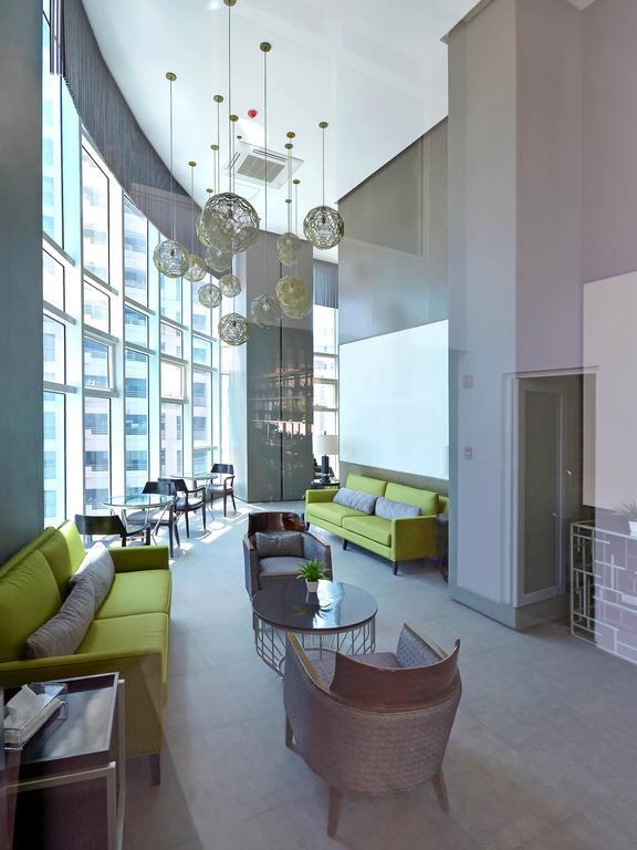 Currency Serviced Suites Manila Exteriör bild