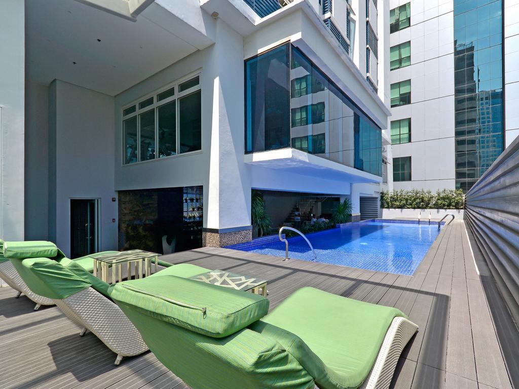 Currency Serviced Suites Manila Exteriör bild