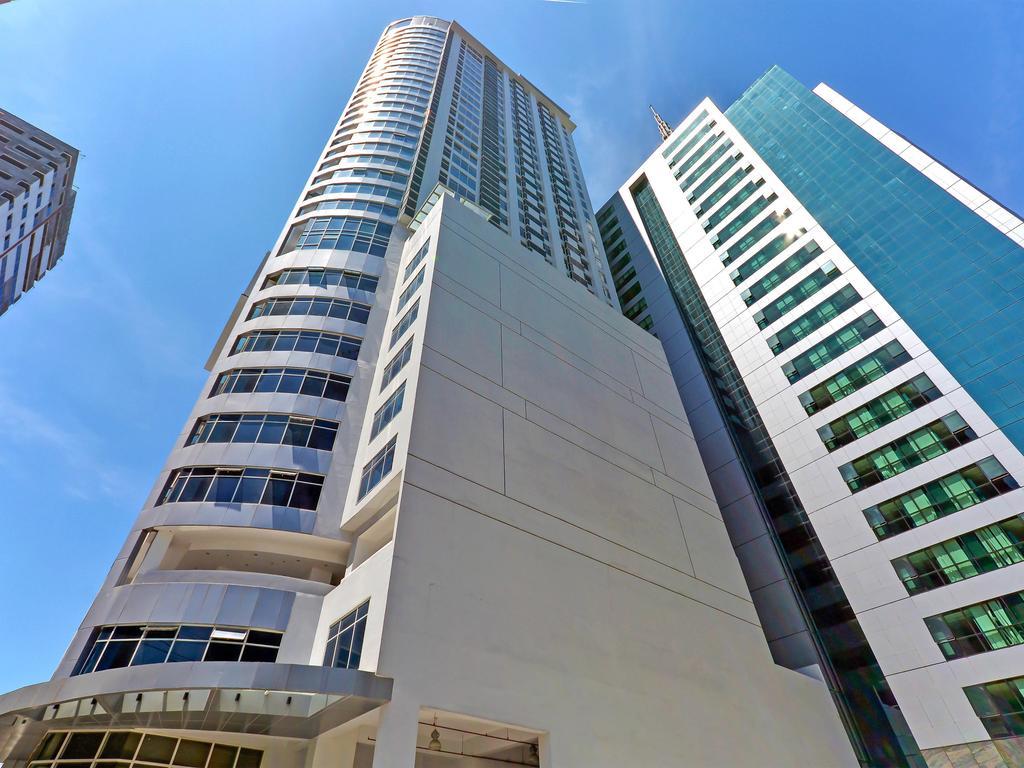Currency Serviced Suites Manila Exteriör bild