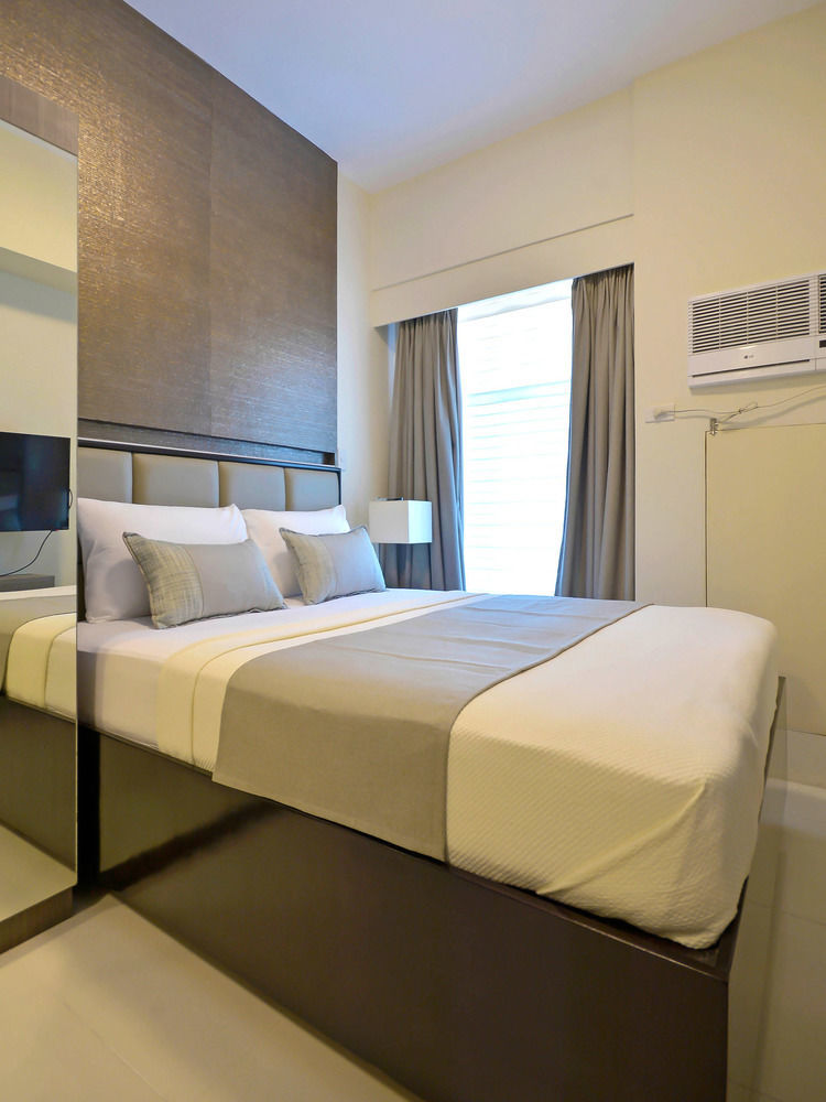 Currency Serviced Suites Manila Exteriör bild