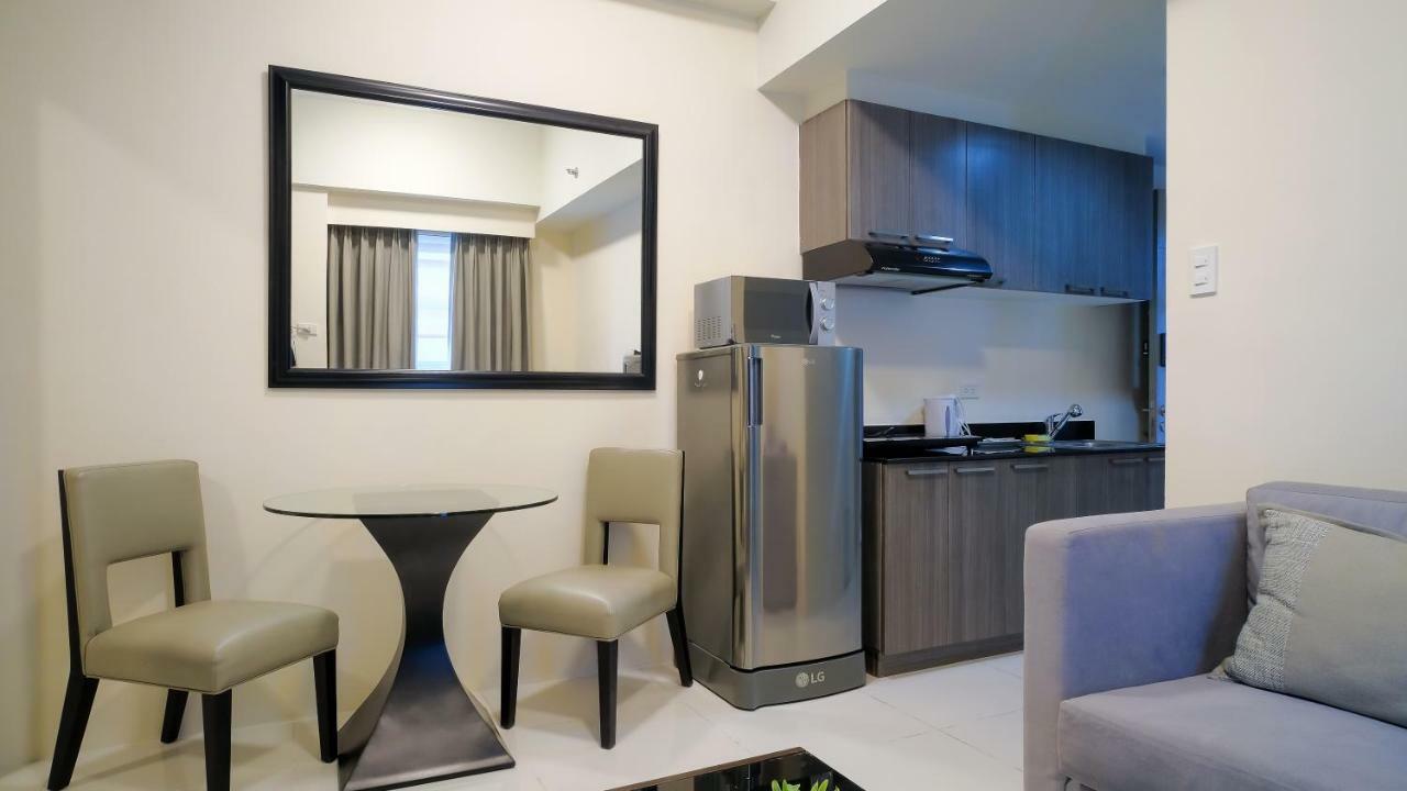 Currency Serviced Suites Manila Exteriör bild