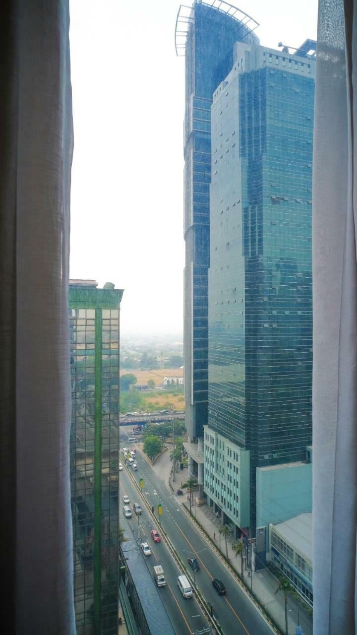 Currency Serviced Suites Manila Exteriör bild