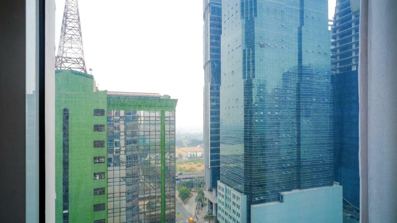 Currency Serviced Suites Manila Exteriör bild